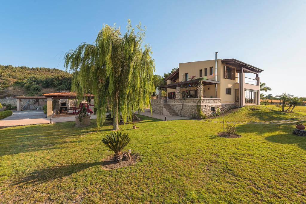 Villa Russelia Kalavarda Luaran gambar