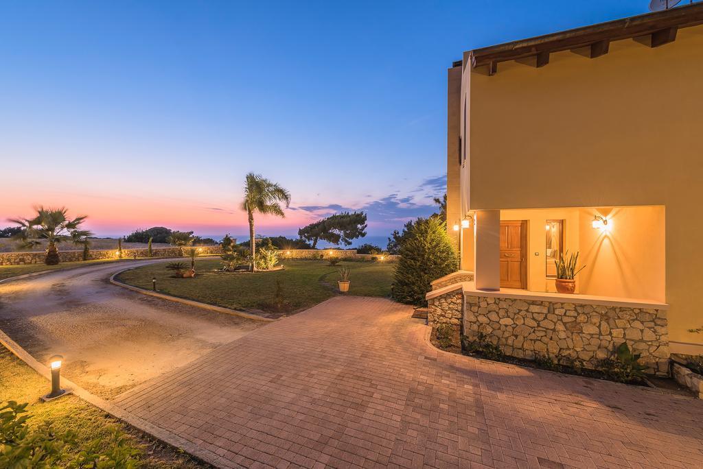 Villa Russelia Kalavarda Luaran gambar